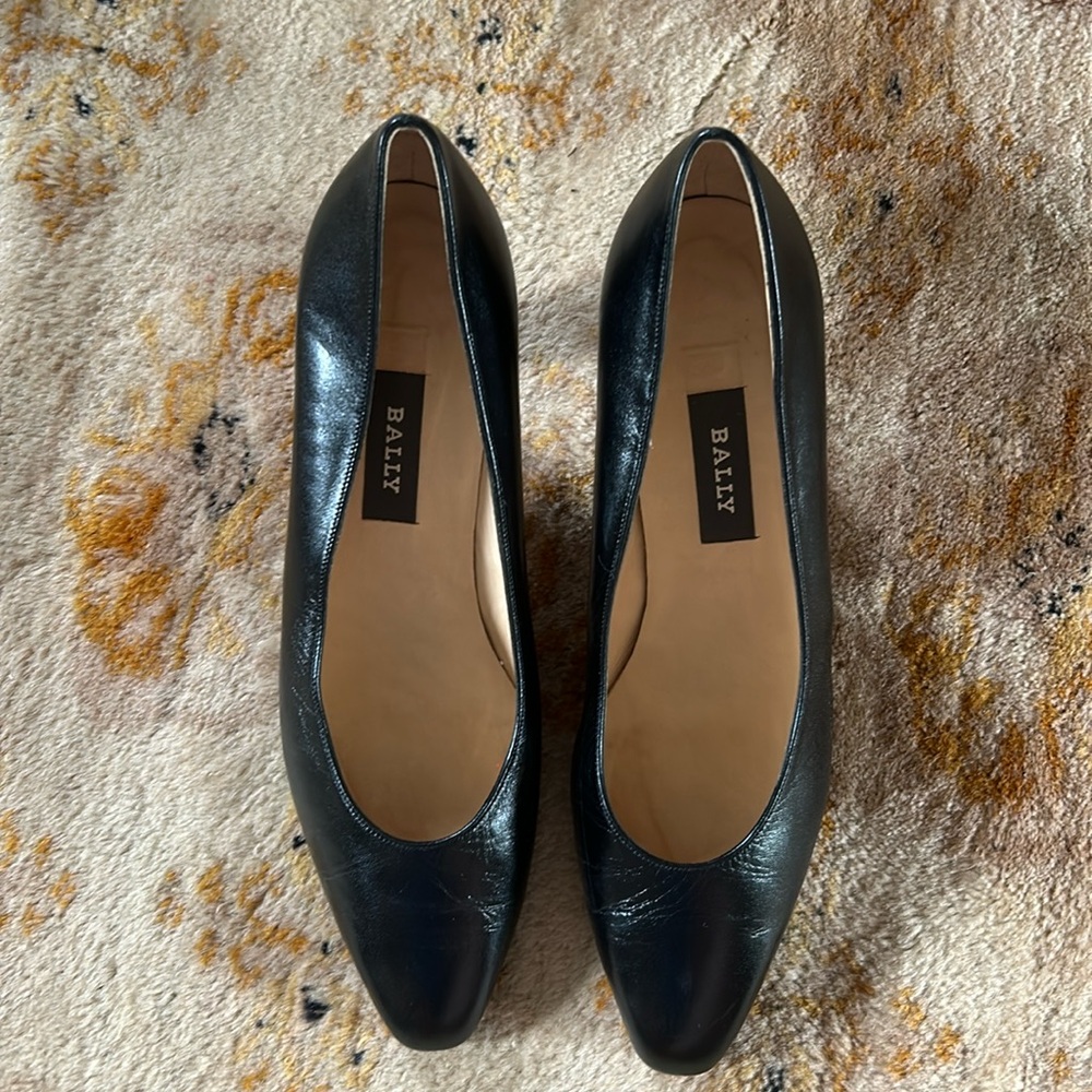 Bally classic black pumps size uk 7 (us 9.5). Never been worn!